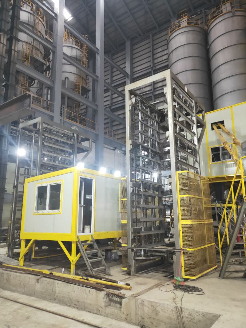 the curing stacker of the Taiwan textile sludge reutilization block production line der Härtungsstapler der Produktionslinie für Textilschlamm-Wiederverwendungsblöcke in Taiwan