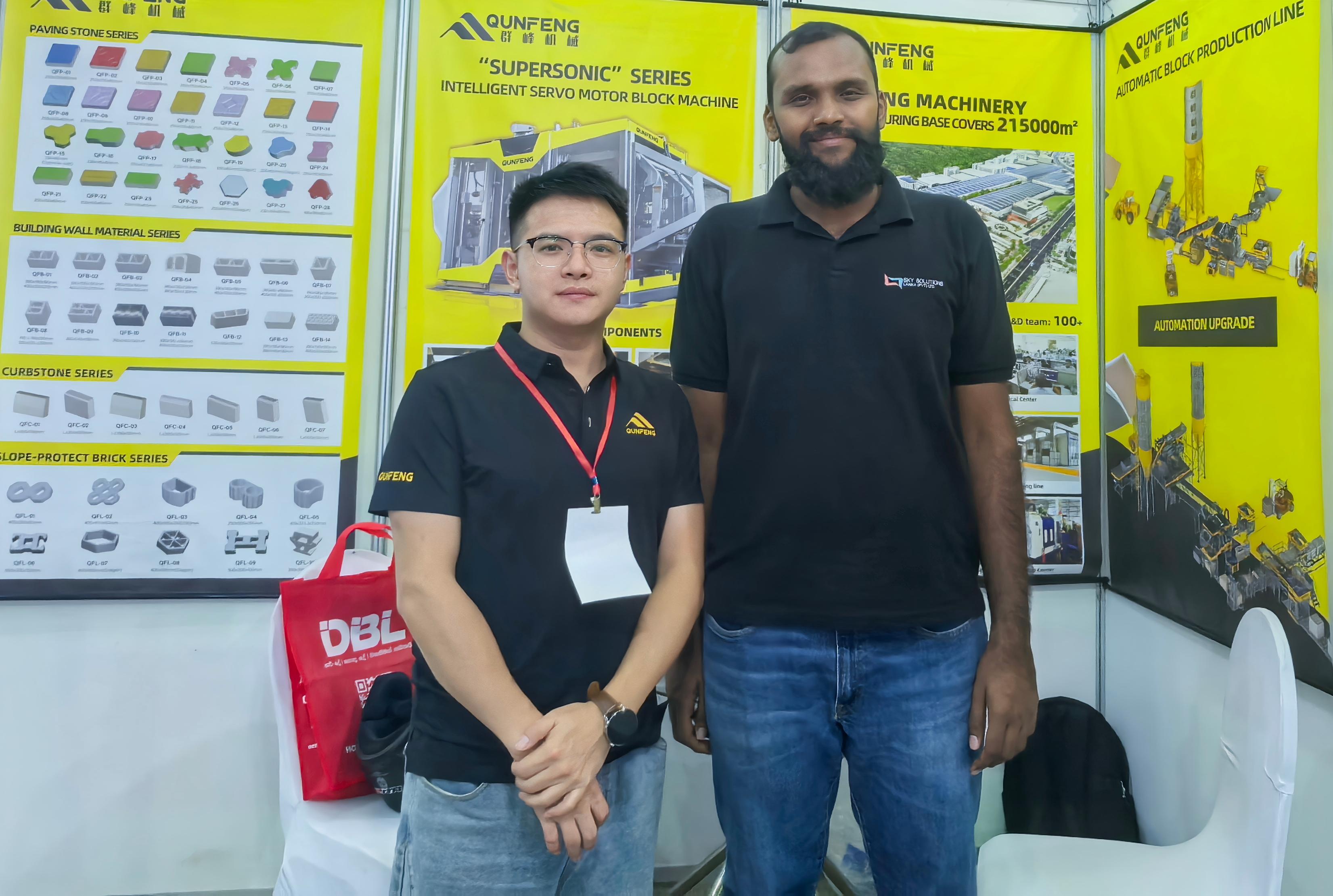 After learning more about the company, a client from Sri Lanka chose to partner with Qunfeng Machinery. Nachdem er mehr über das Unternehmen erfahren hatte, entschied sich ein Kunde aus Sri Lanka für eine Partnerschaft mit Qunfeng Machinery.