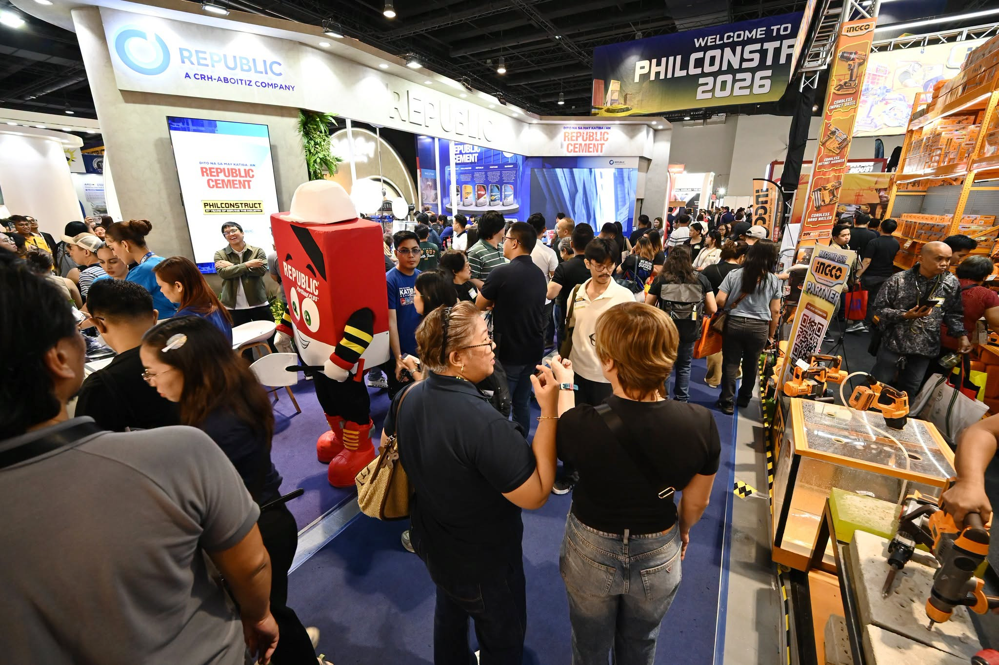 At the Philippines Building and Construction Expo, Qunfeng Machinery emerged as the block machine brand with the best reputation. Auf der Philippines Building and Construction Expo ging Qunfeng Machinery als die Steinmaschinenmarke mit dem besten Ruf hervor.