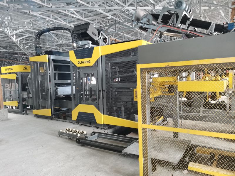die automatische Blockproduktionslinie Qunfeng QS1300 in Jakarta, Indonesien