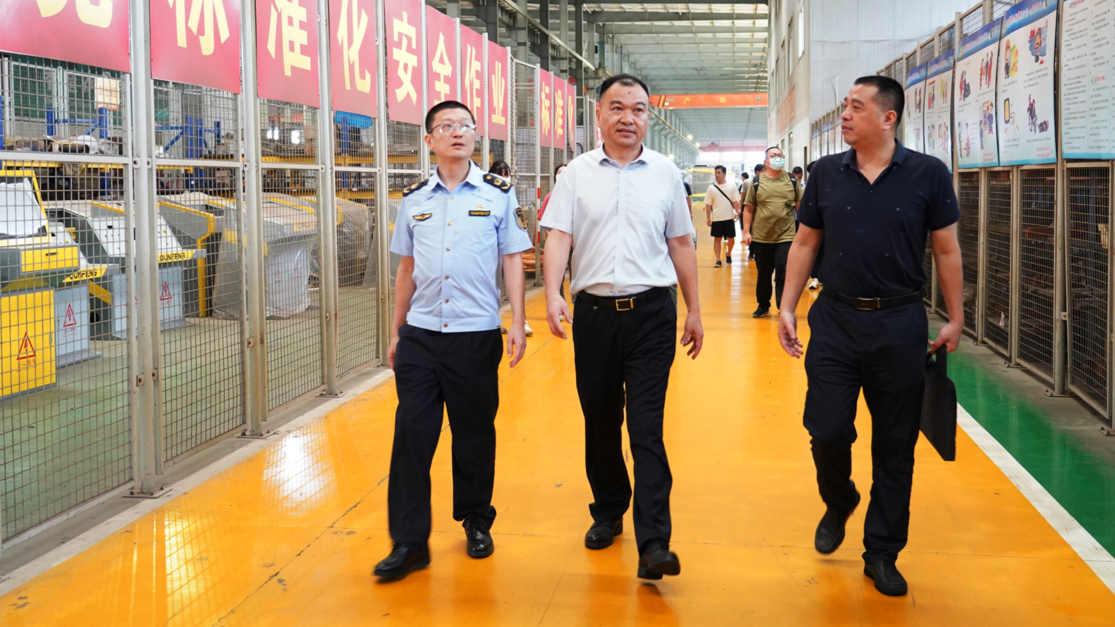 Einer der ersten auf diesem Gebiet! Qunfeng Machinery wurde mit der Plakette „Patent Pre-examiner Training Base“ ausgezeichnet.