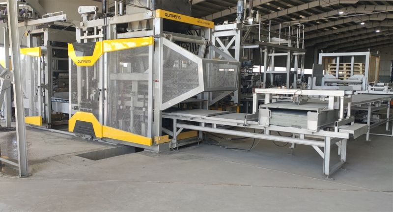 die intelligente Blockmaschine QS1300-H der hochgelegenen Produktionslinie für ultradünne Flussuferblöcke in Rumänien