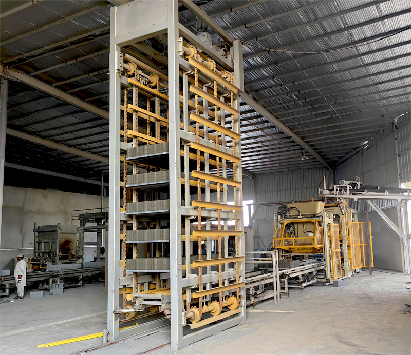 Vollautomatische Blockproduktionslinie von Qunfeng in Saudi-Arabien (Quelle: Qunfeng)