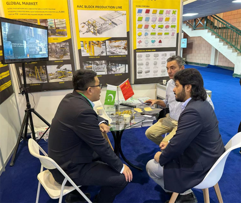 Pakistanischer Kunde verhandelt über Zusammenarbeit mit Qunfeng