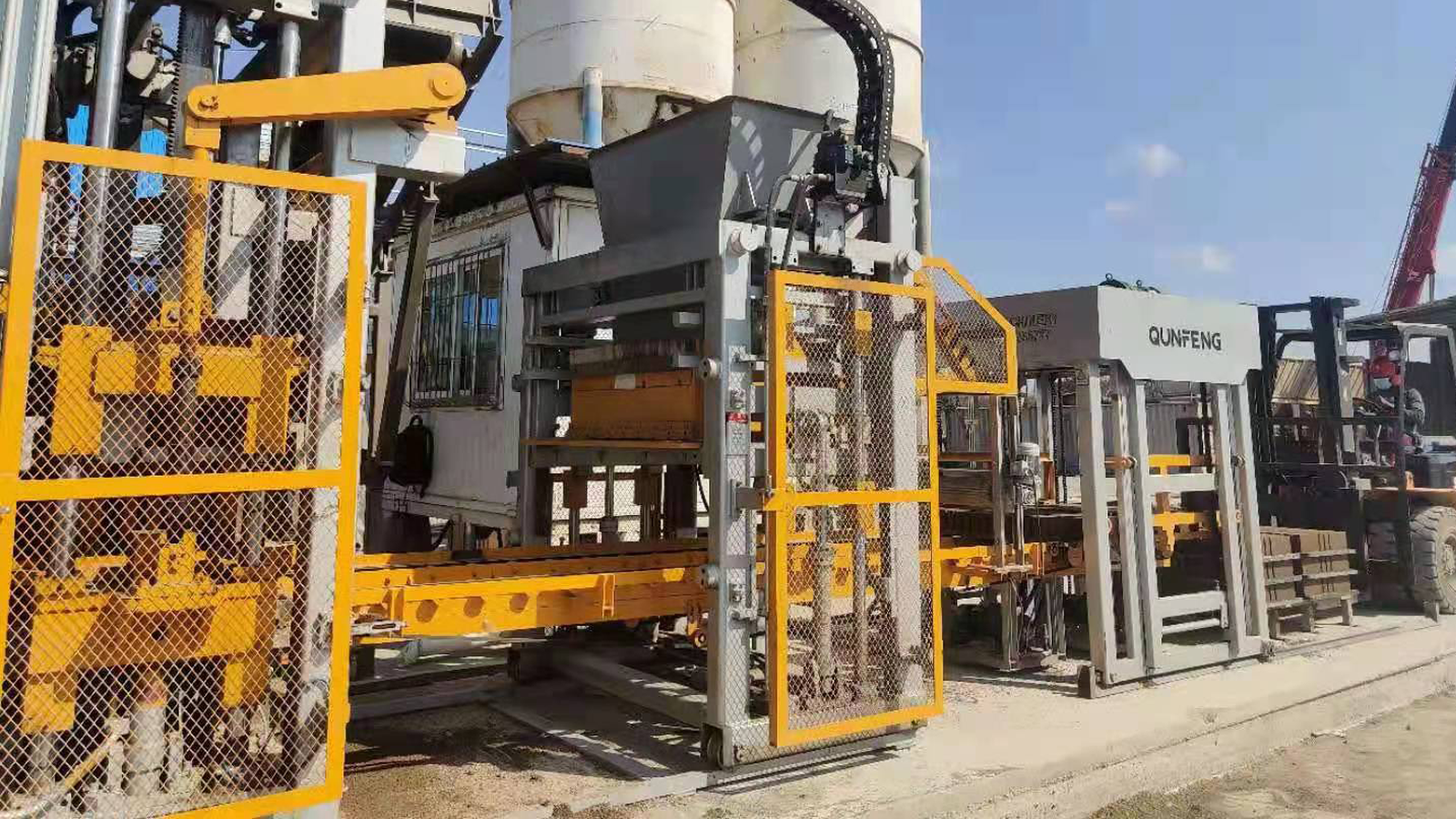 Die automatische Blockproduktionslinie QS1000 in Mosambik