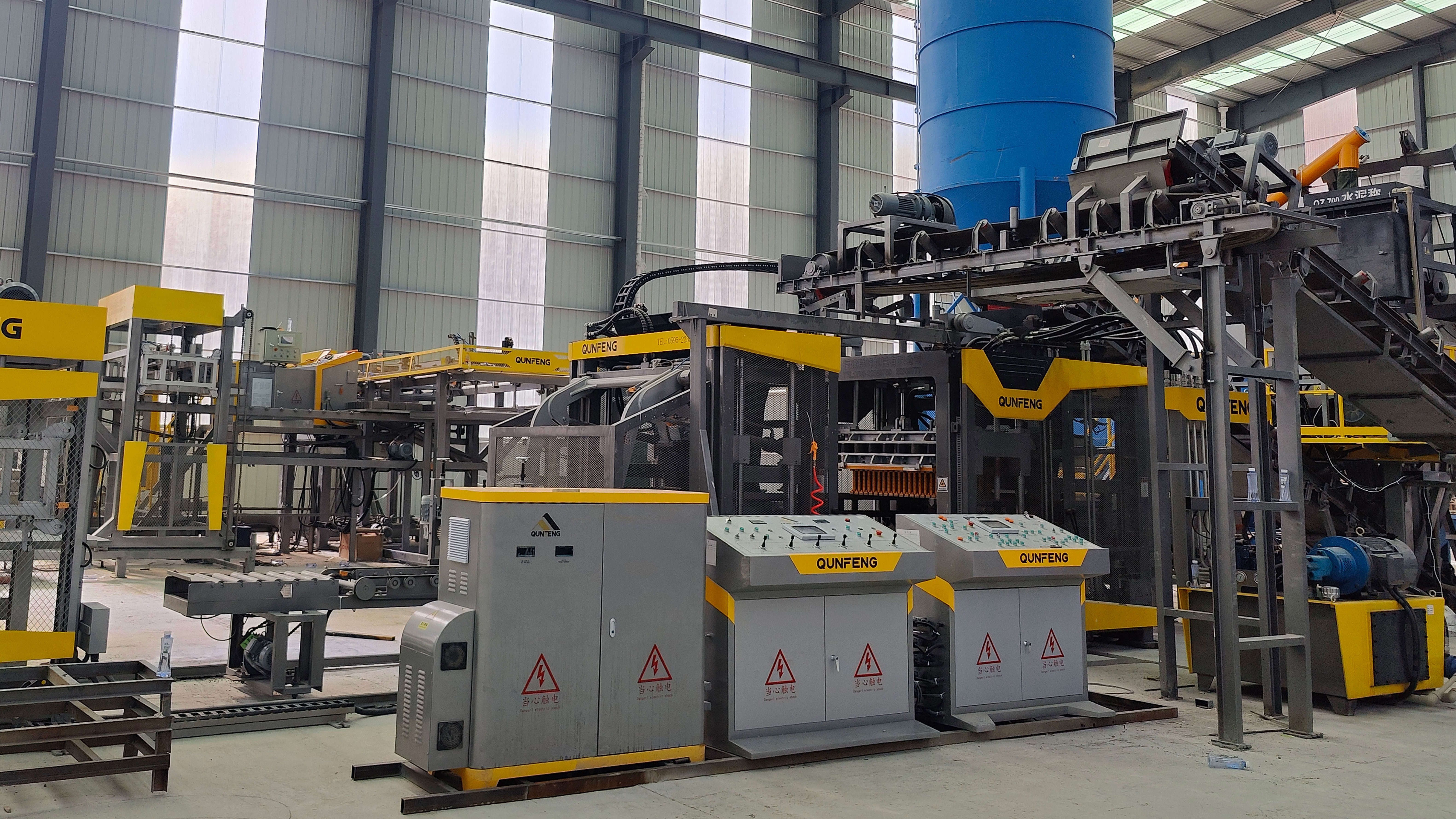 Die Hua-Jiang-Schlucht-Brücke steht zur Eröffnung bereit, Qunfengs intelligente Produktionslinie in Guizhou soll die Entwicklung der Infrastruktur vorantreiben