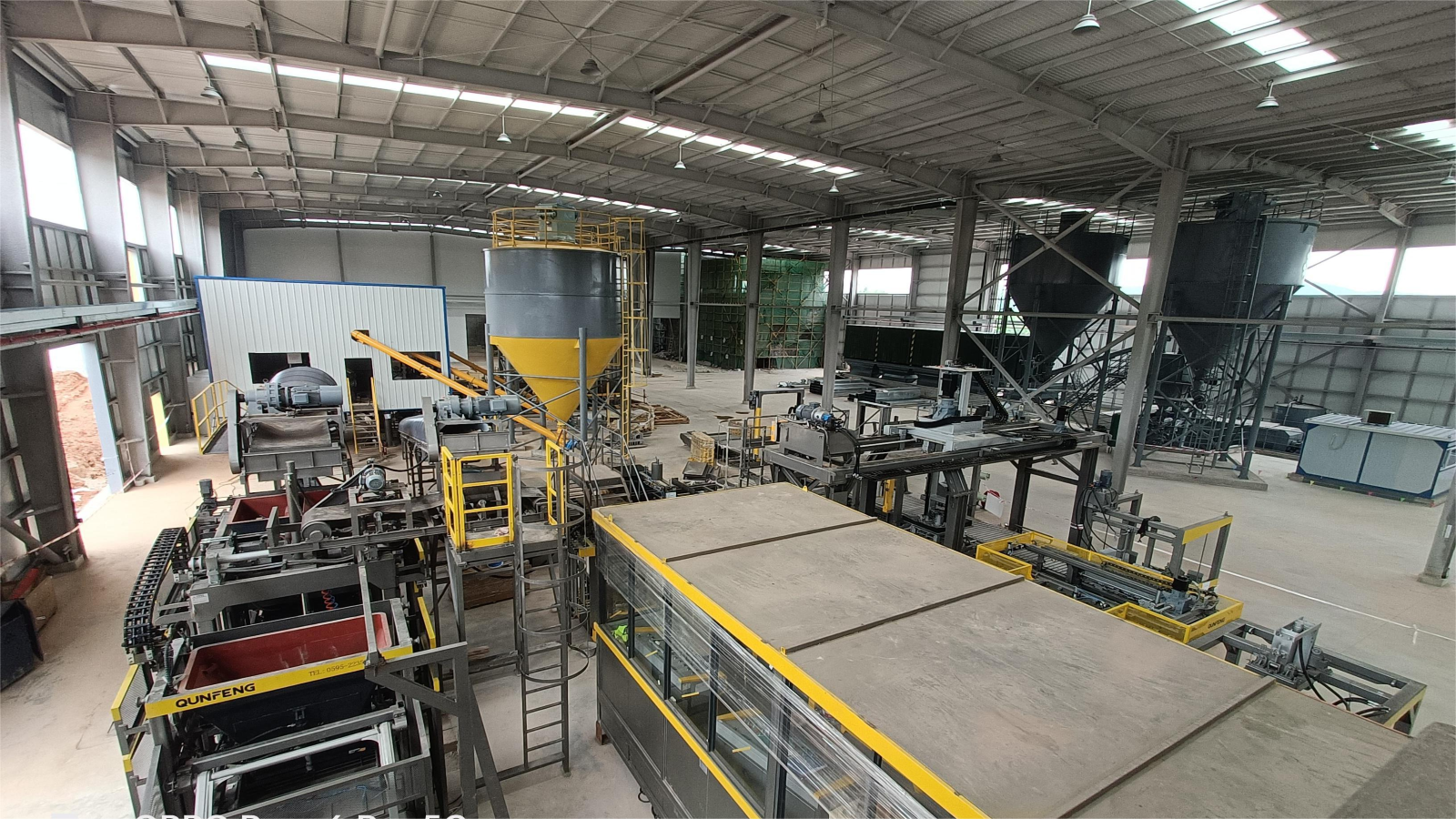 Landung einer groß angelegten Produktionslinie in QUNFENG: Sichuan-Kunden realisieren einen neuen Durchbruch bei der Produktionskapazität