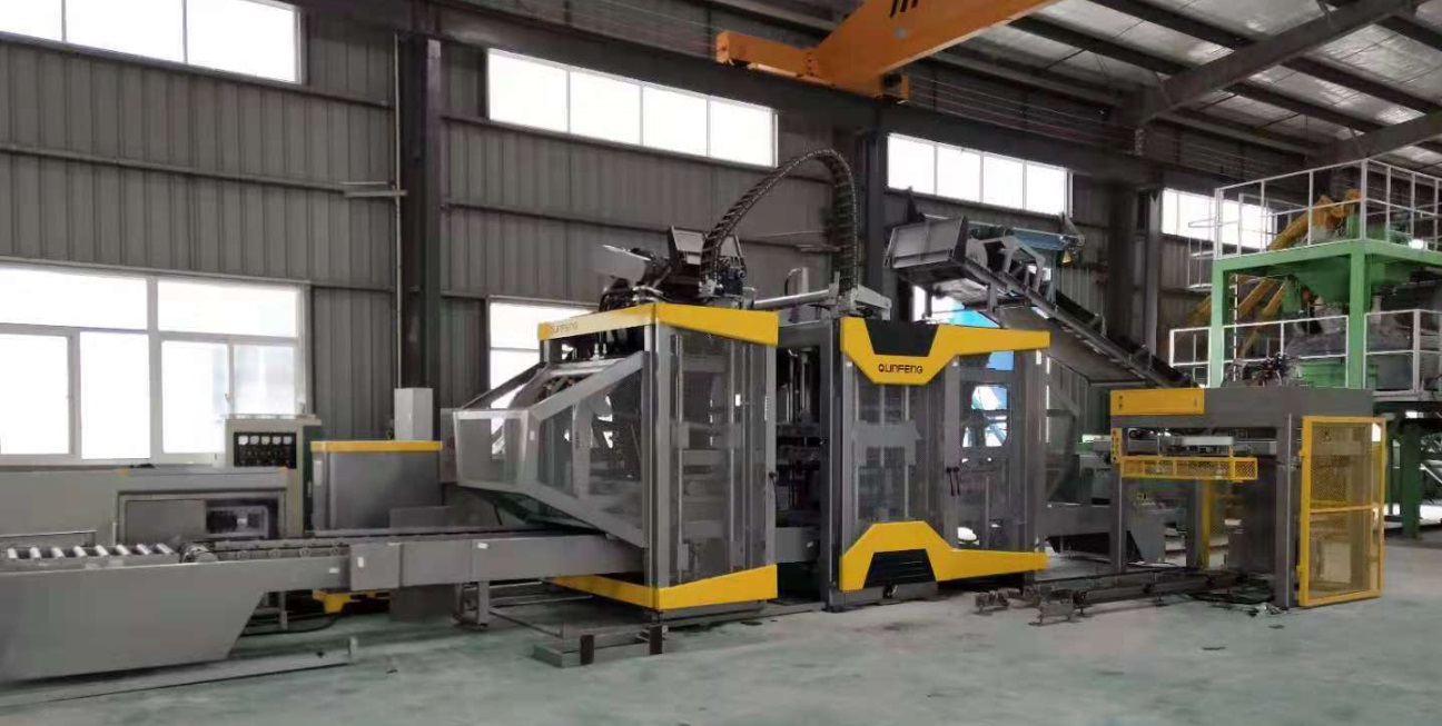 Chia/Peking – Die Produktionslinie für durchlässige Ziegel aus vom Wind verwehtem Sand im Sponge City Construction in Peking