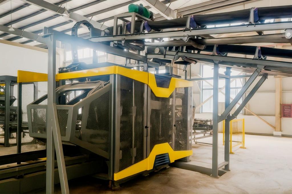 Maschine zur Herstellung von &Ouml;ko-Bl&ouml;cken