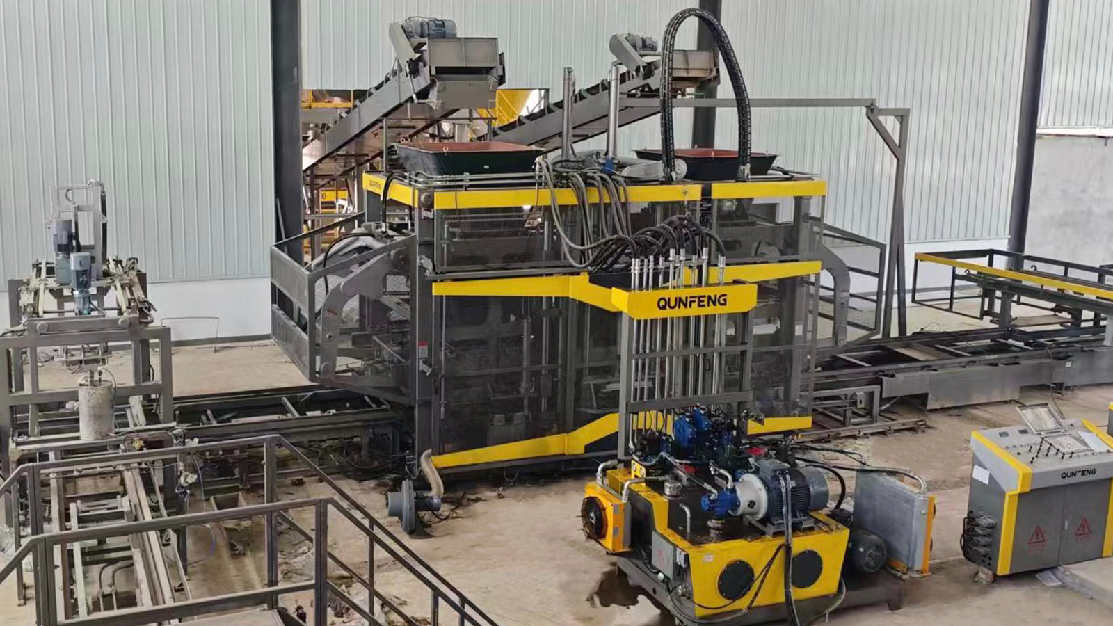 Einrichtung einer groß angelegten Produktionslinie: Qunfeng schließt Partnerschaft mit Gansu-Kunden, um am Infrastrukturboom teilzunehmen