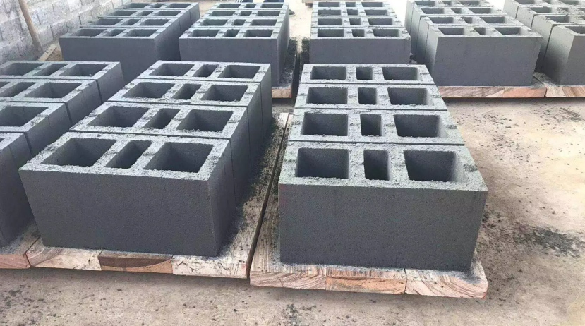 Hohlblockmaschine 