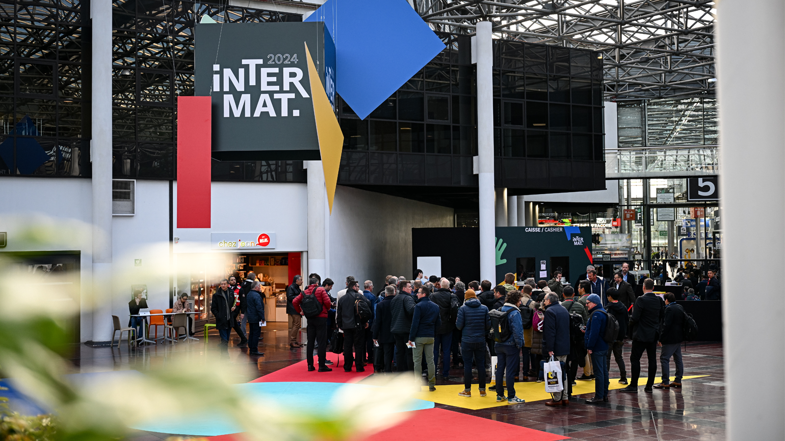 Ein atemberaubendes Debüt! Qunfeng Machinery legt auf der Internationalen Maschinenbaumesse in Paris einen umwerfenden Auftritt hin