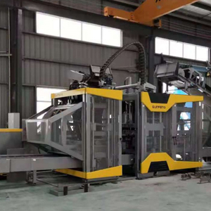 China/Peking – Die Produktionslinie für durchlässige Ziegel aus vom Wind aufgewirbeltem Sand im Sponge City-Bau in Peking