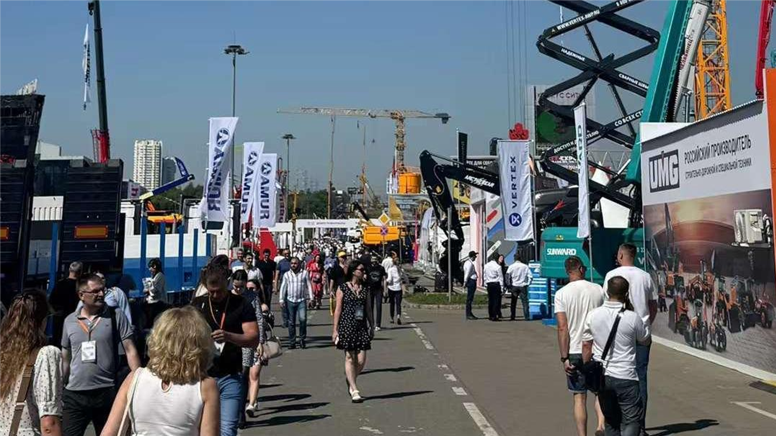 Qunfeng glänzt auf der russischen Baumaschinenmesse, hochwertiger Service wird zur ersten Wahl des Kunden