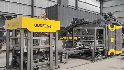 Maschine zur Herstellung von Betonbl&ouml;cken 