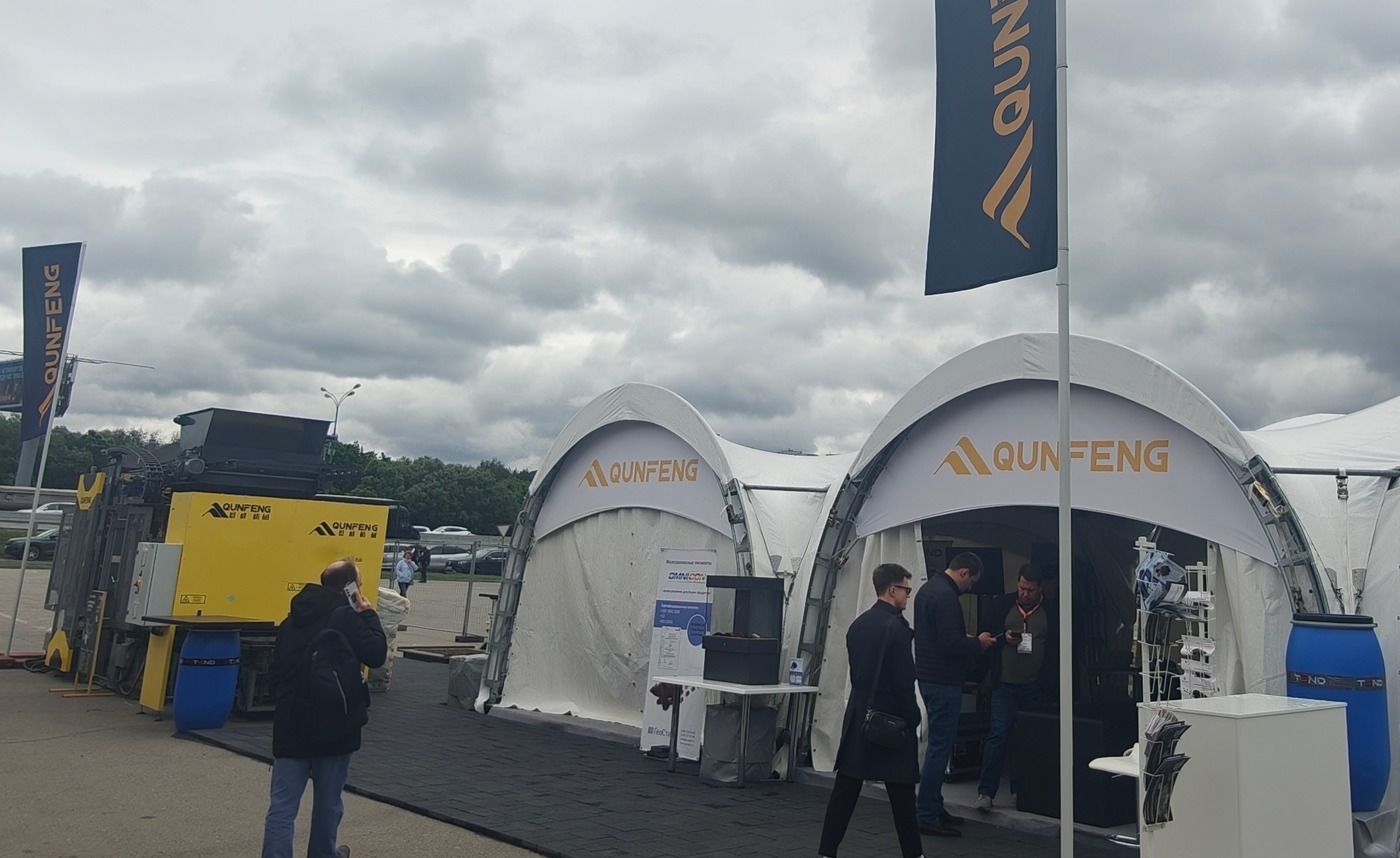 Qunfeng Machinery glänzt auf der russischen Baumaschinenmesse, hochwertige kundenspezifische Geräte verkaufen sich weltweit gut