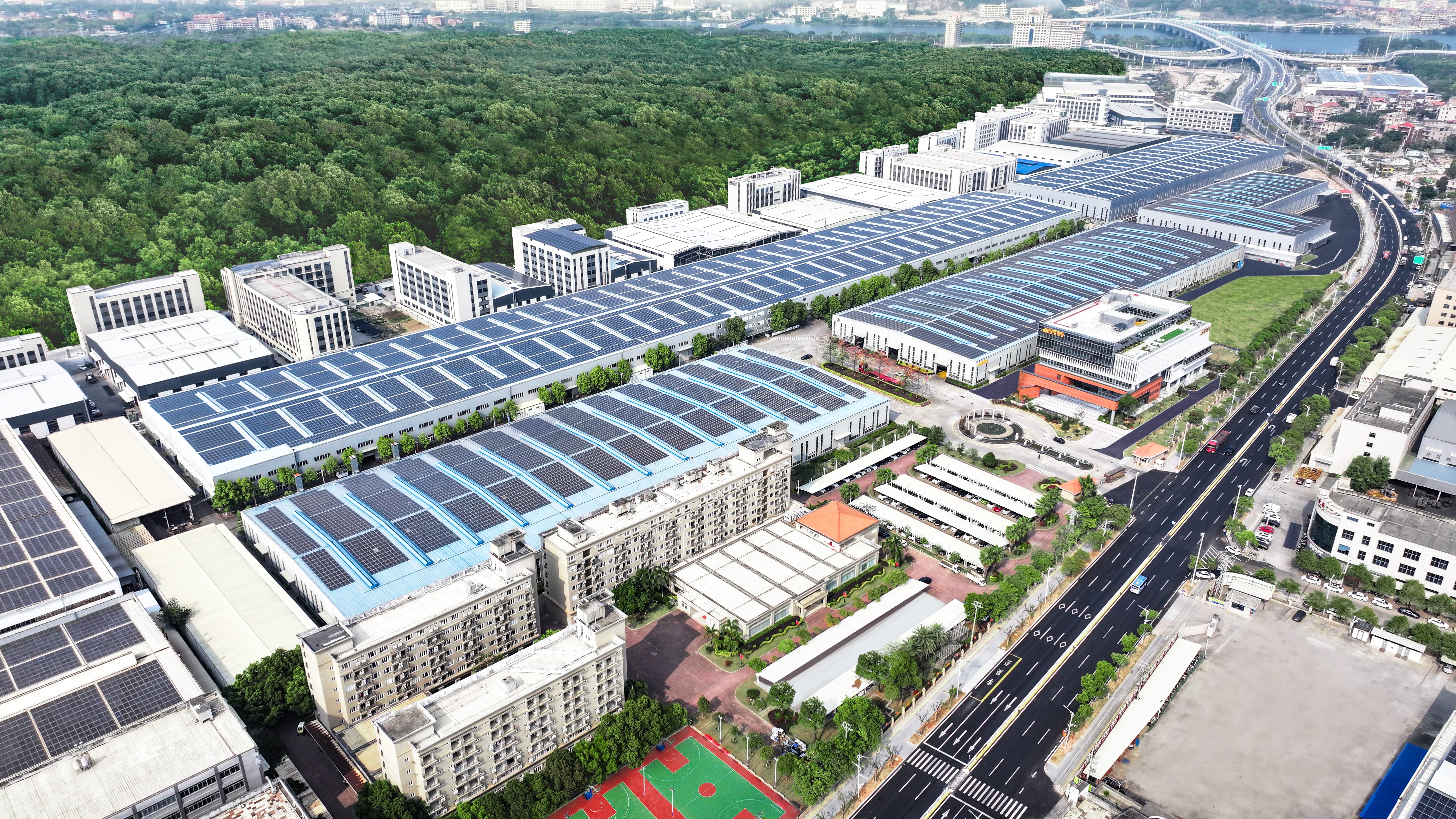 Die 215.000 Quadratmeter gro&szlig;e digitale Produktionsbasis von Qunfeng Machinery ist die gr&ouml;&szlig;te und intelligenteste Produktionsbasis der Branche.