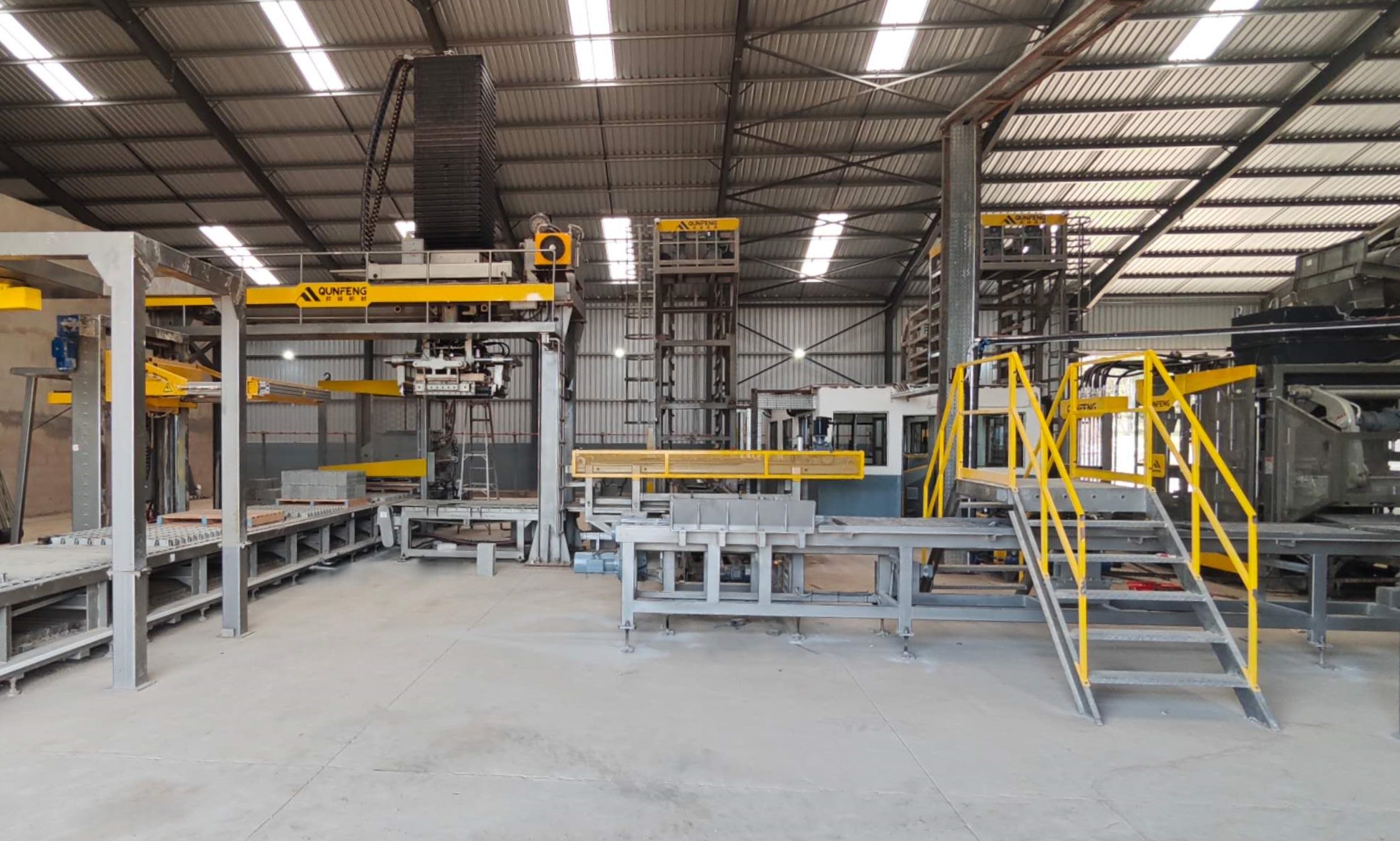 Die vollautomatische Produktionslinie von Qunfeng Machinery wird in Südafrika eingeführt. Chinas intelligente Fertigung ermöglicht eine beschleunigte Infrastrukturentwicklung in Afrika
