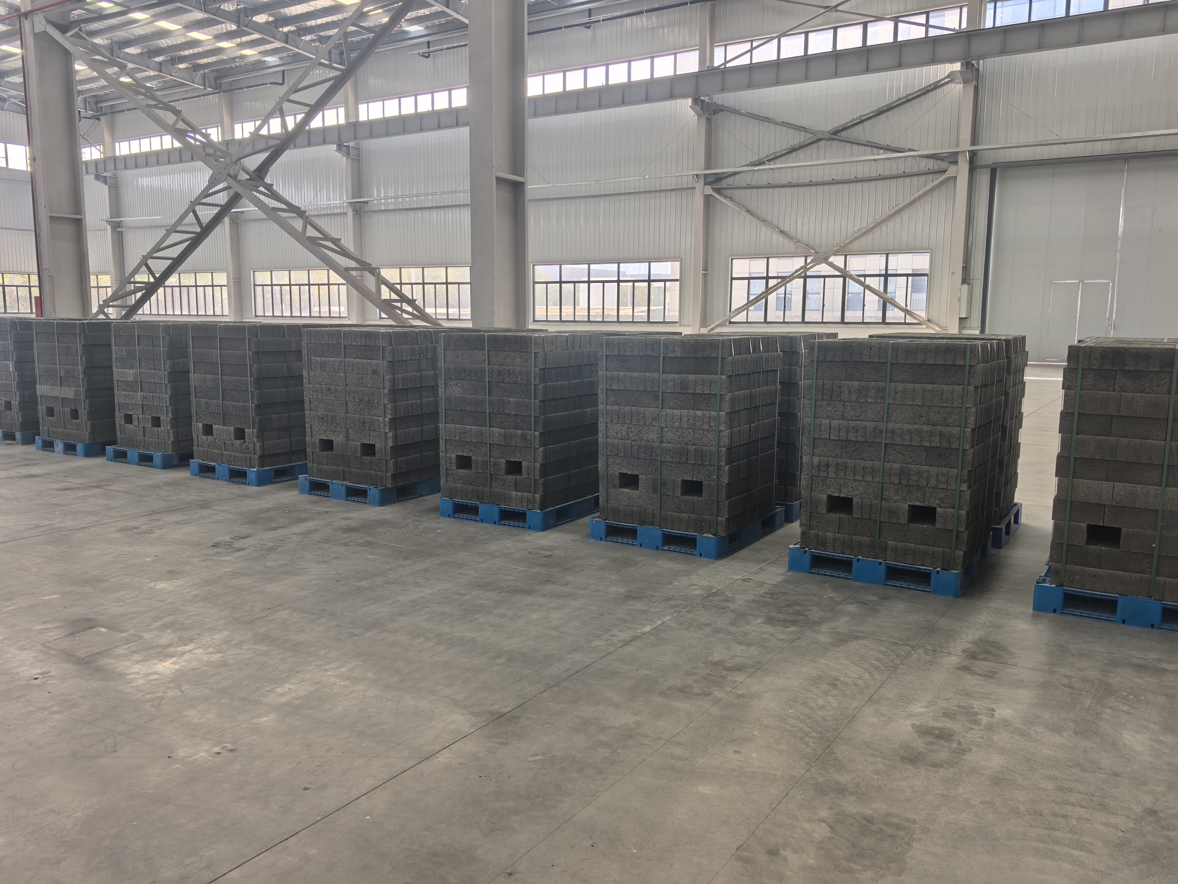 Produkte, die in der Produktionslinie f&uuml;r das Recycling und die Verarbeitung fester Abf&auml;lle von Qunfeng Machinery hergestellt werden