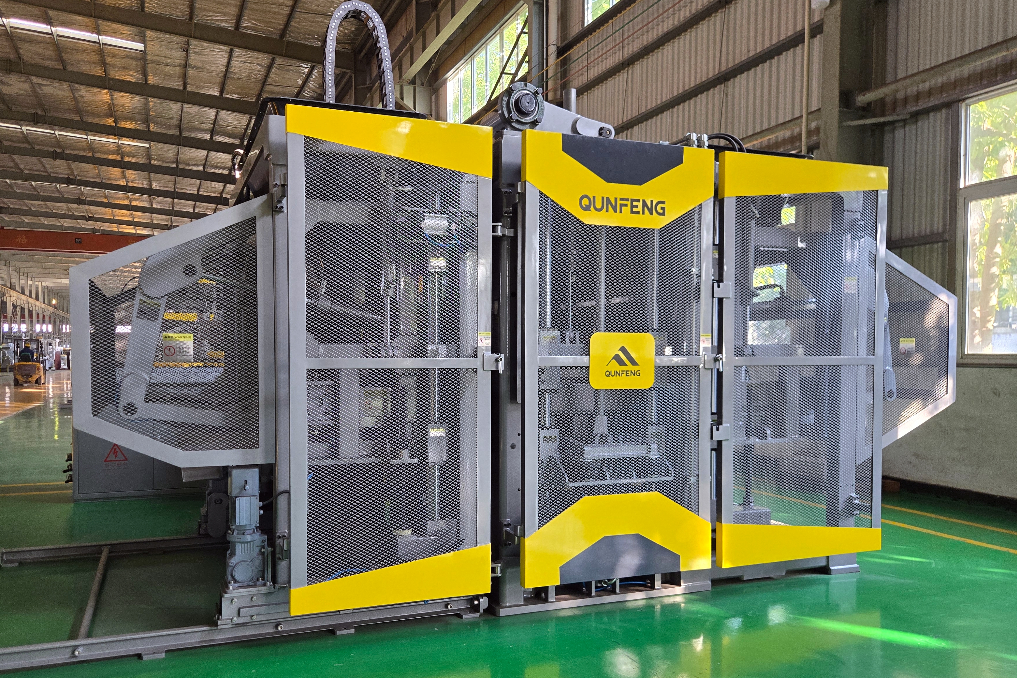 Die intelligenteste vollautomatische Formmaschine f&uuml;r Betonprodukte der Branche.