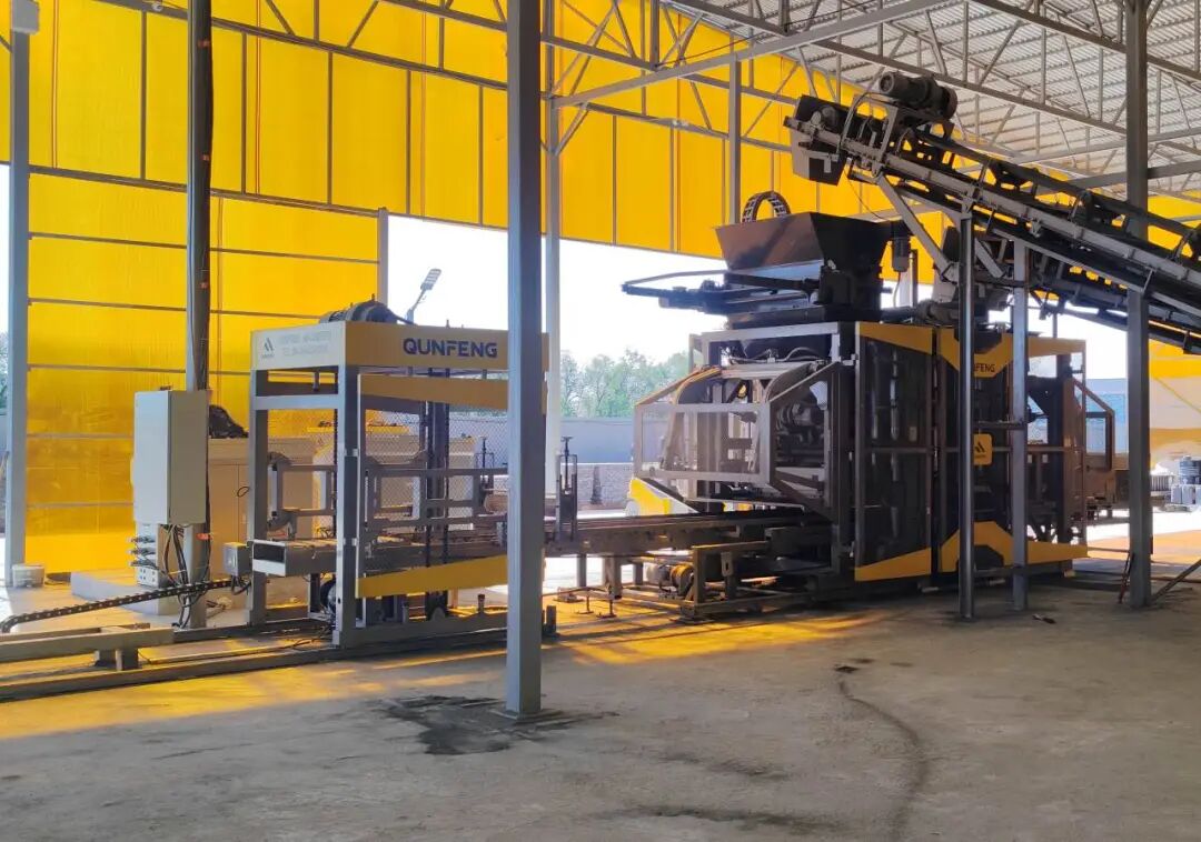 Die automatische Produktionslinie QS1300 mit Portalrahmen, die in Thailand seit Jahren im Einsatz ist, hat sich zu einem lokalen Ma&szlig;stab entwickelt.