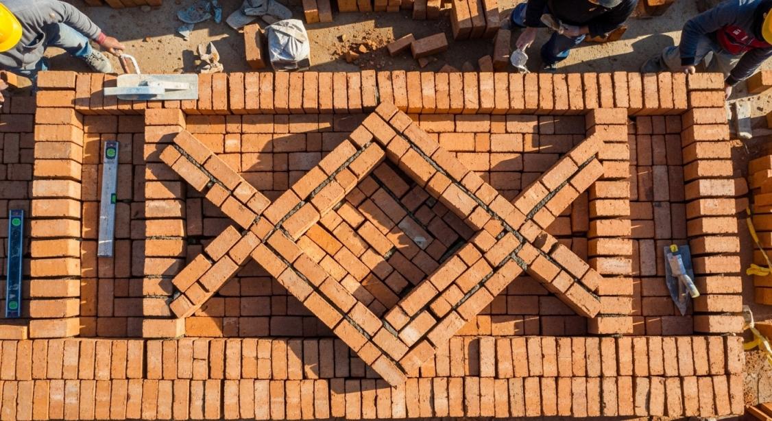 Vibrationsblock-Produktionsmaschine: Intelligentere Vibrationssteuerung für die Produktion von Beton mit höherer Dichte