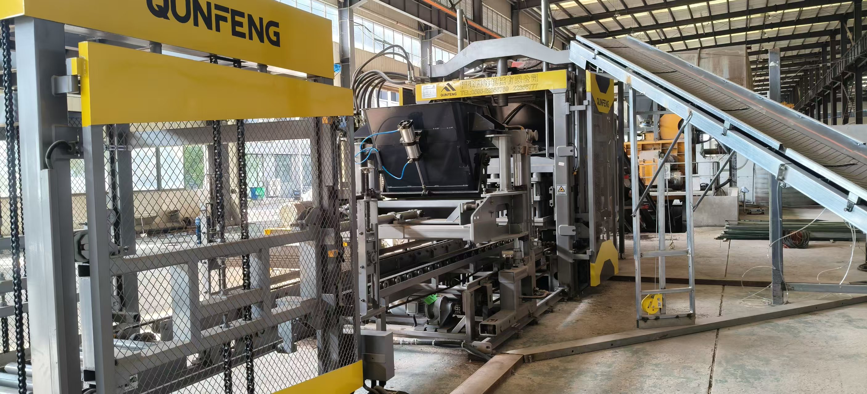Das vollautomatische Betonproduktformungssystem QS1000 von Qunfeng Machinery hat aufgrund seiner schnellen Produktion und hohen Rentabilit&auml;t bei Kunden im S&uuml;dwesten Chinas gro&szlig;e Anerkennung gefunden.