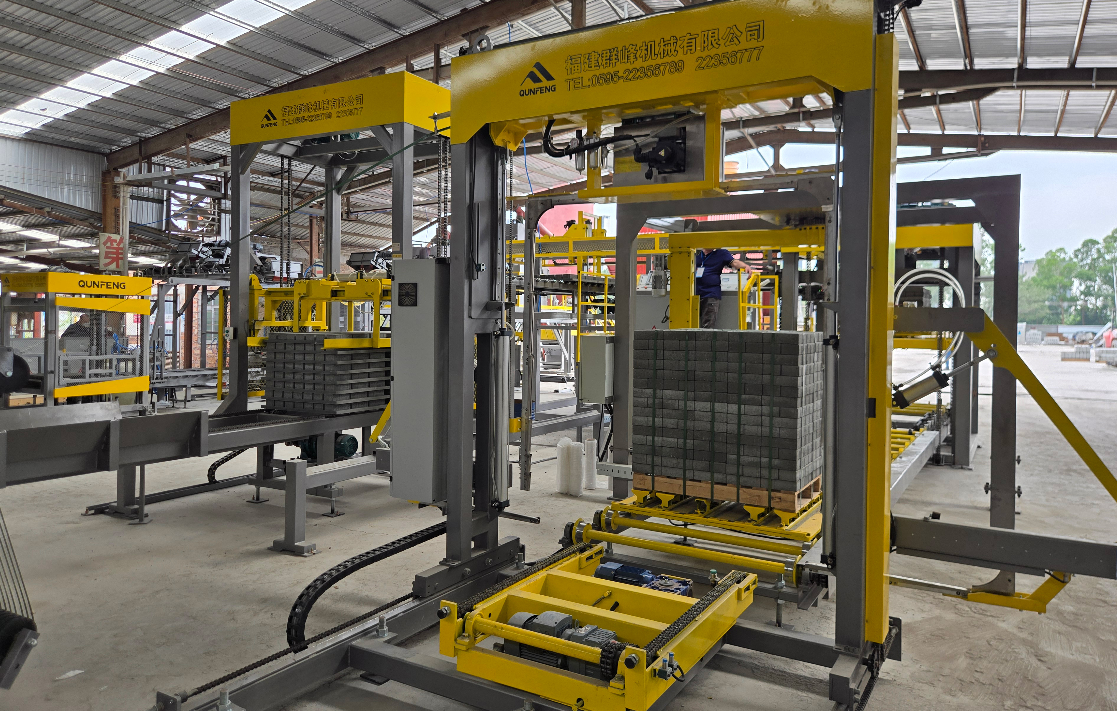 Intelligente W&uuml;rfelmaschine zum effizienten Stapeln von Betonprodukten f&uuml;r die Infrastruktur in Hongkong